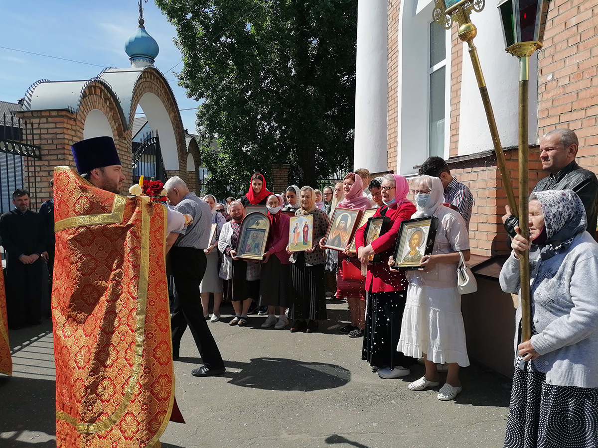 Поздравление с Днём рождения настоятеля нашего храма