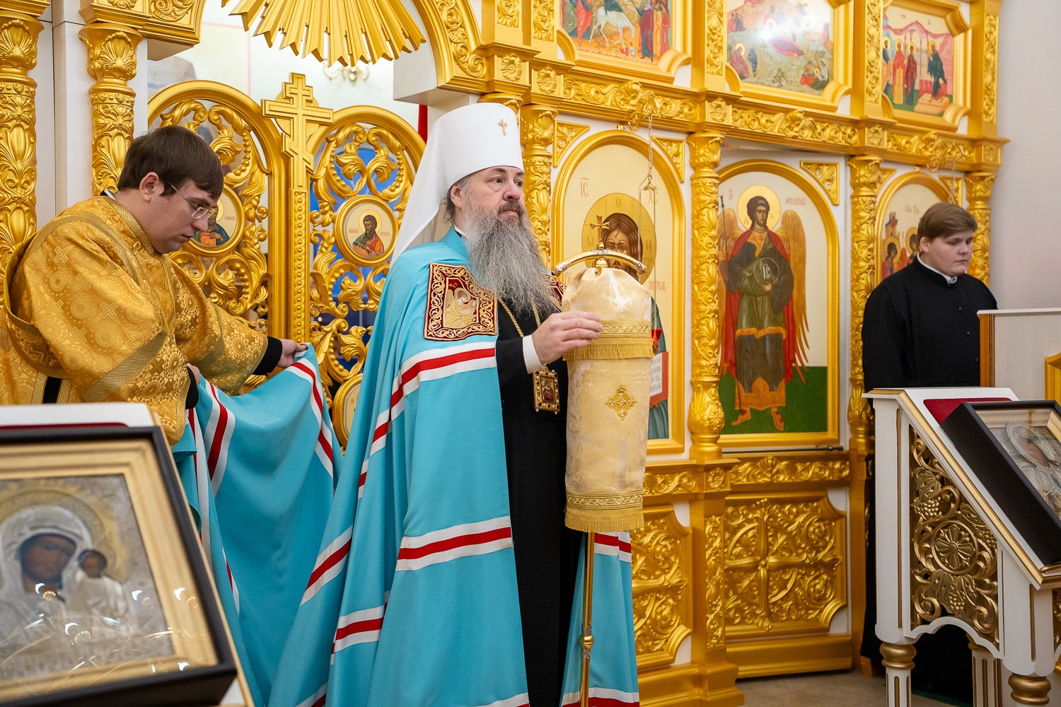 Митрополит Пензенский и Нижнеломовский Серафим совершил литургию в Троицком храме в Камайке