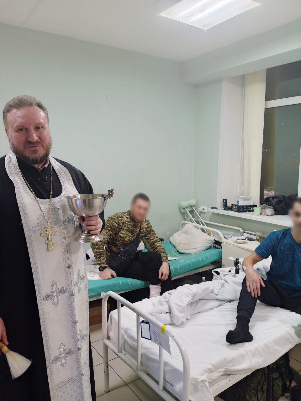 Священники посетили раненых