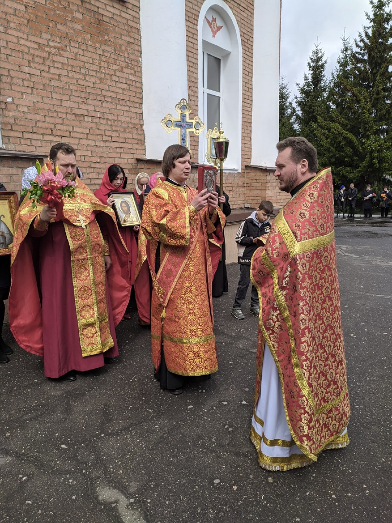Богослужения в Неделю о расслабленом