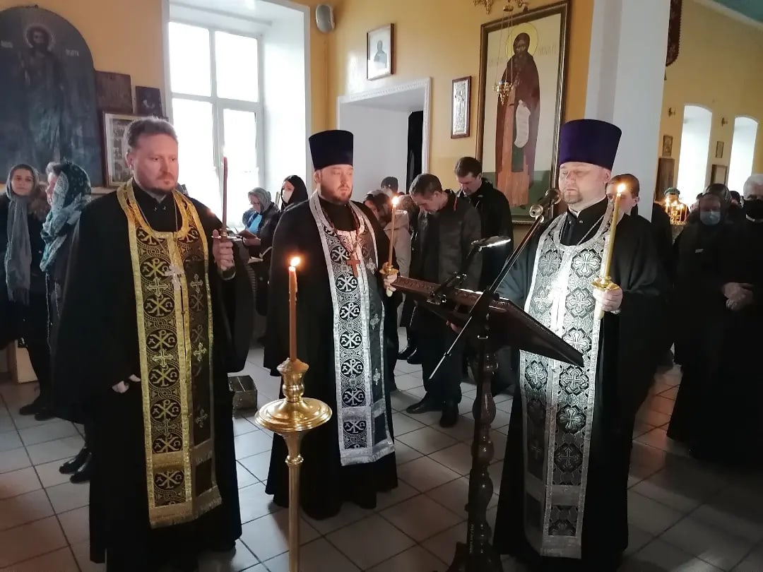 Протоиерей Александр Филиппов совершил повечерие с чтением Великого канона преподобного Андрея Критского