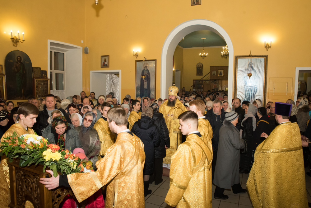 В канун престольного праздника митрополит Серафим возглавил всенощное бдение в нашем храме