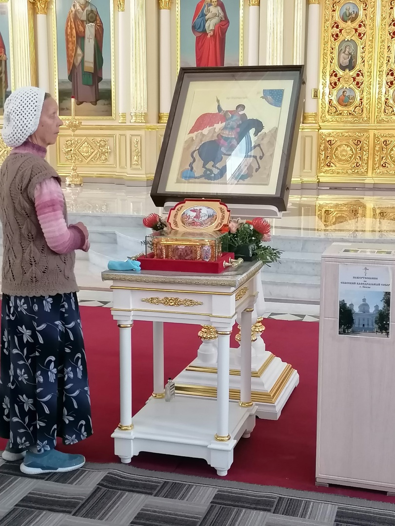 Иерей Владимир Журавлев совершил акафист великомученику Георгию Победоносцу в Кафедральном соборе