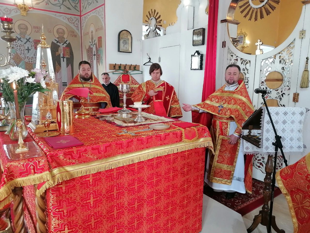 Празднование Воздвижения Животворящего Креста Господня 