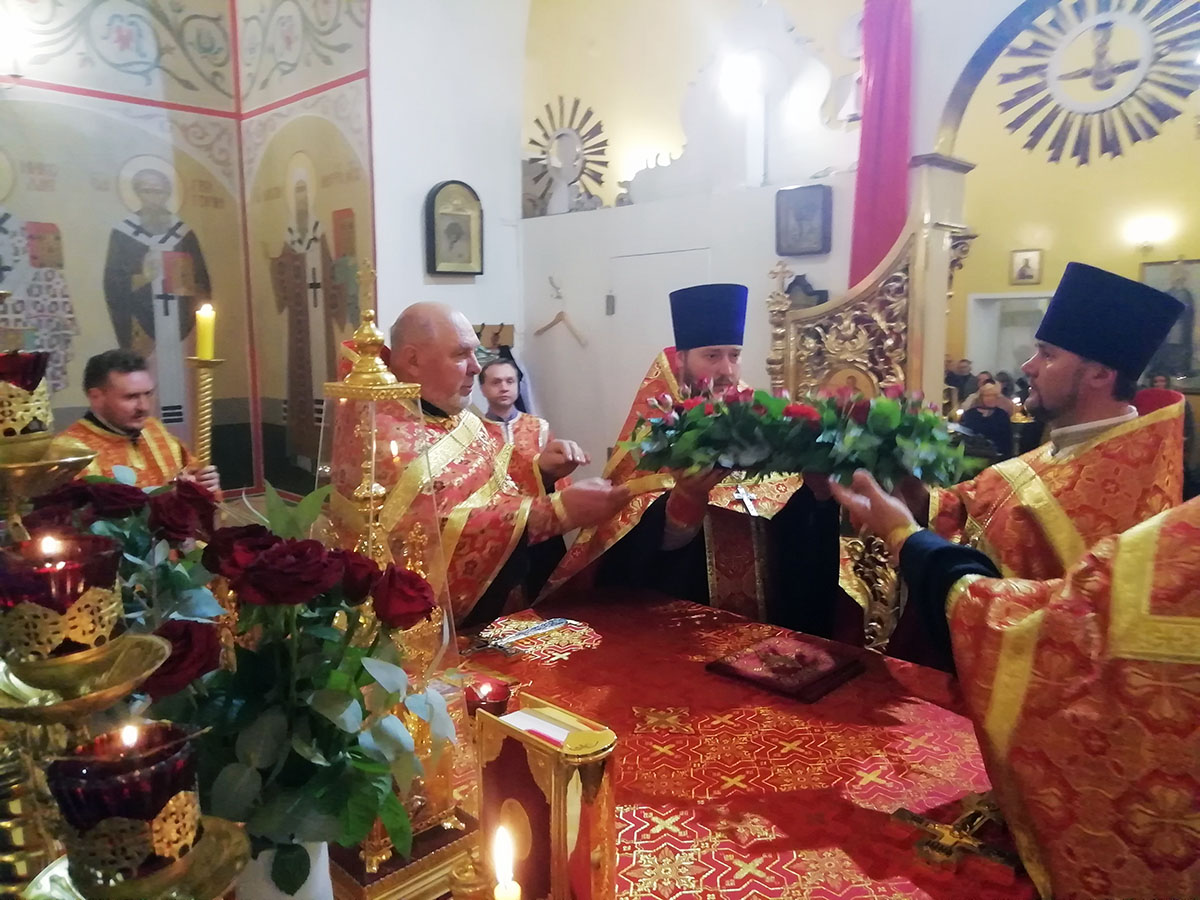 Всенощное бдение в канун празднования Воздвижения Животворящего Креста Господня