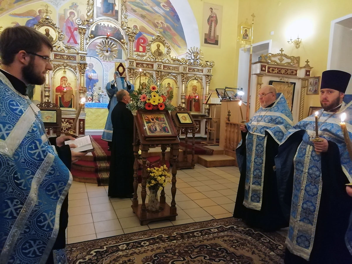 Всенощное бдение в канун празднования Покрова Пресвятой Богородицы 