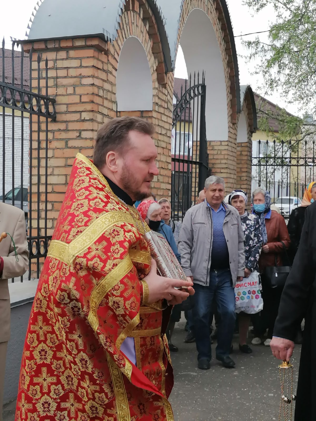  В четверг  Светлой седмицы протоиерей Александр Филиппов совершил Божественную литургию