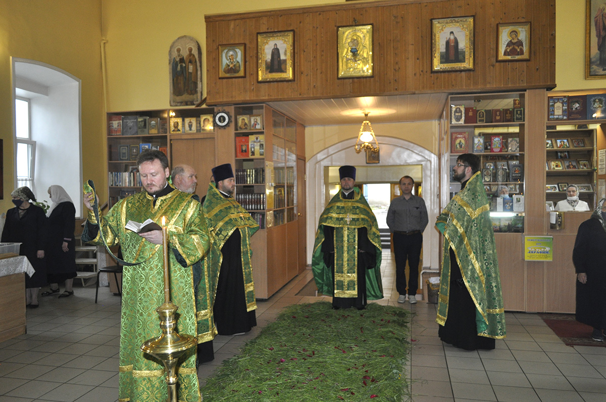 Всенощное бдение в канун праздника Троицы
