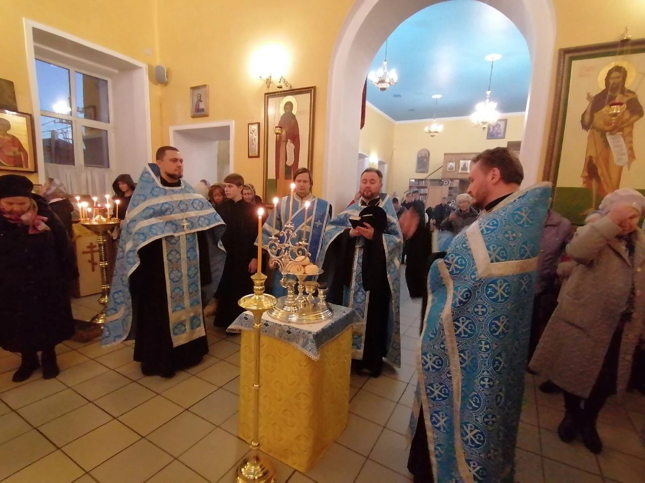 Всенощное бдение в канун праздника Покрова Пресвятой Богородицы