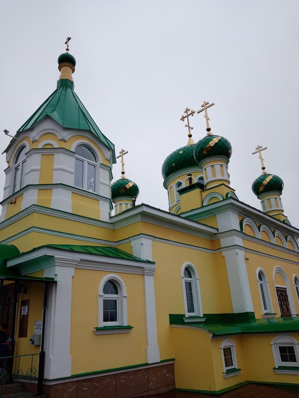 В строящемся храме в честь Святой Живоначальной Троицы в деревне Камайка был совершен водосвятный молебен