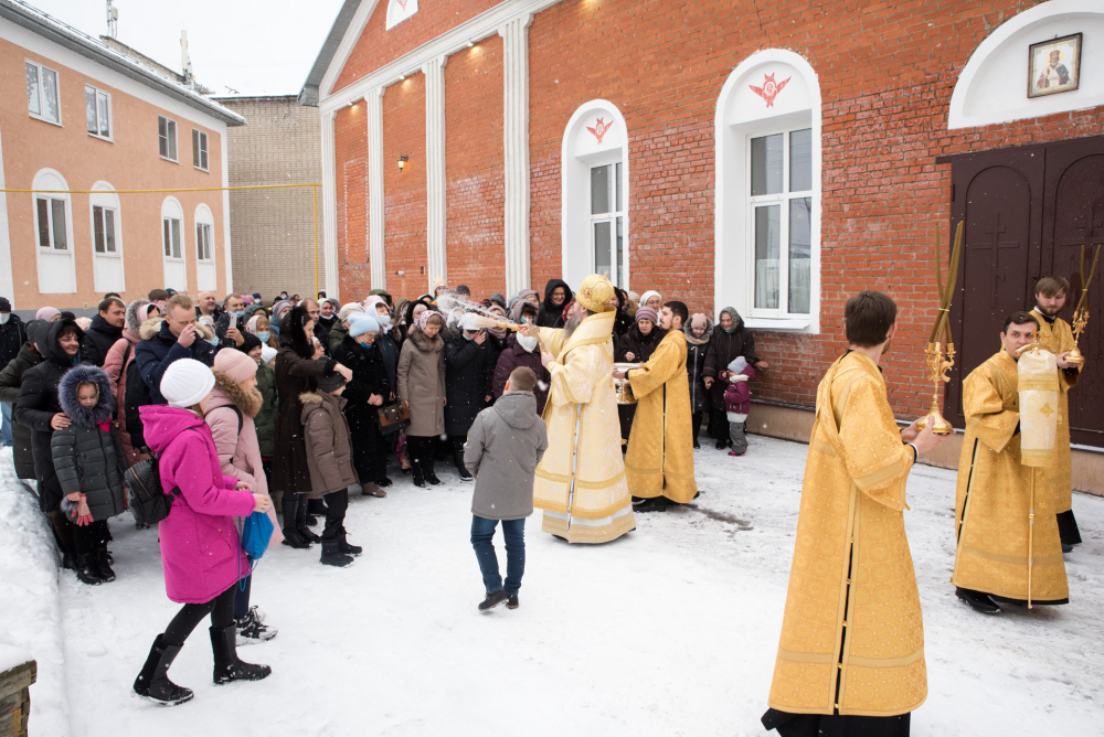 В день памяти святителя Николая Чудотворца митрополит Серафим совершил литургию в нашем храме