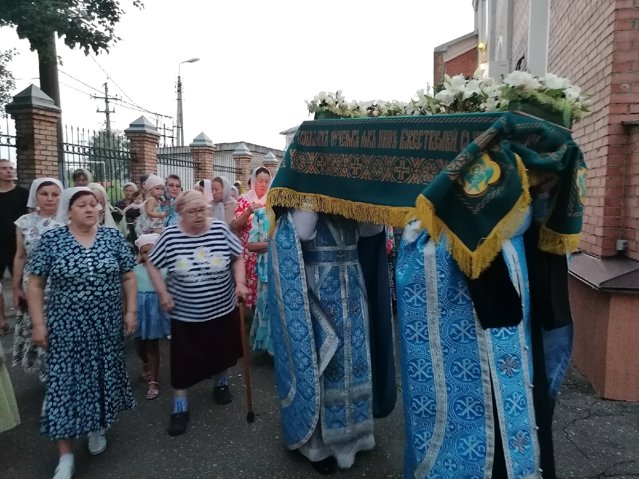 Всенощное бдение с чином Погребения Плащаницы Пресвятой Богородицы