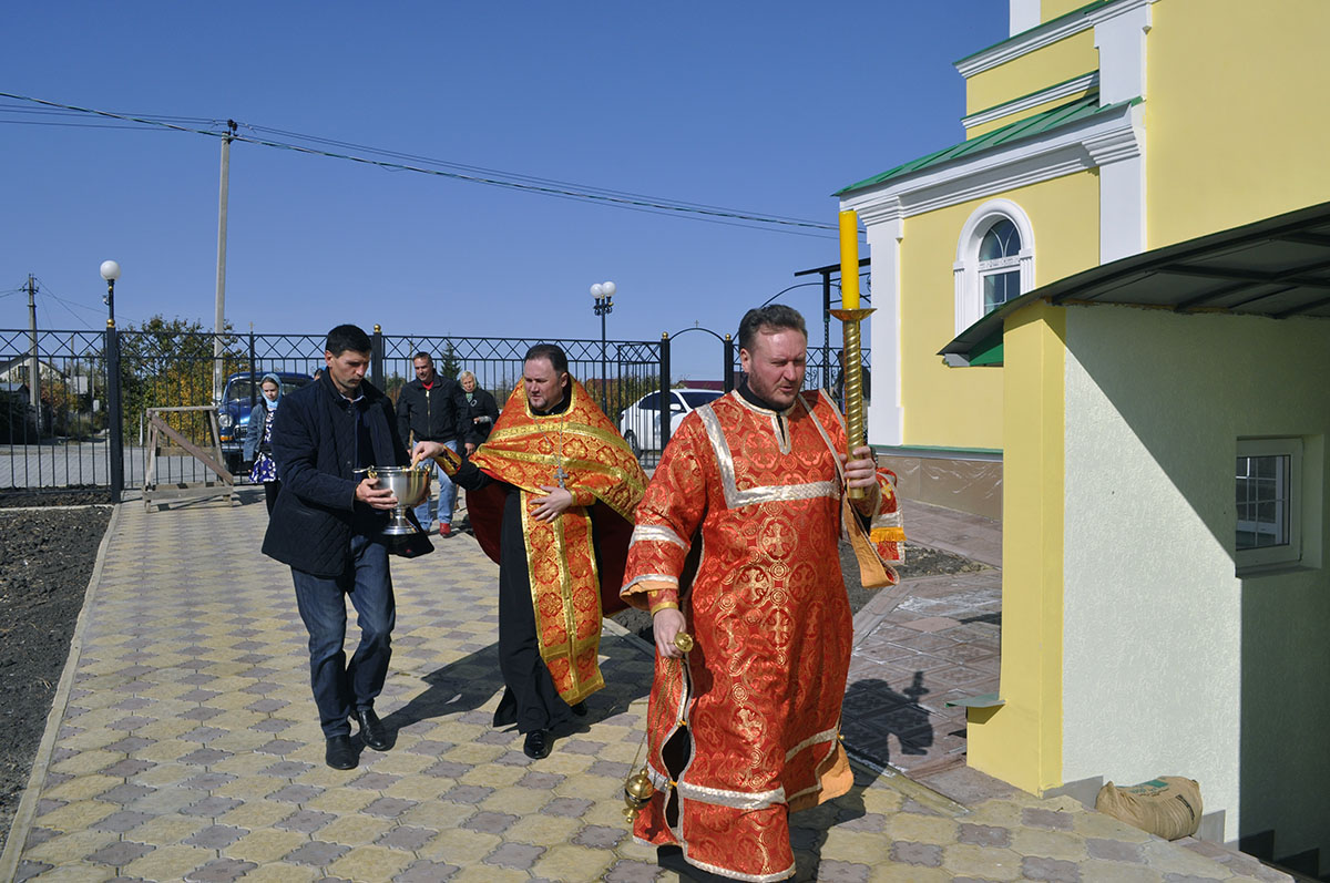 В строящемся храме в честь Святой Живоначальной Троицы в деревне Камайка был совершен водосвятный молебен