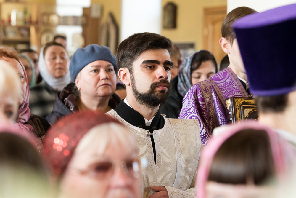 В Неделю Крестопоклонную митрополит Серафим совершил Литургию в нашем храме