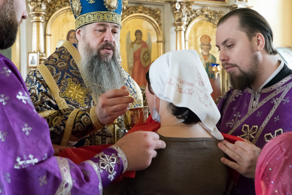  В Неделю Крестопоклонную митрополит Серафим совершил литургию в нашем храме