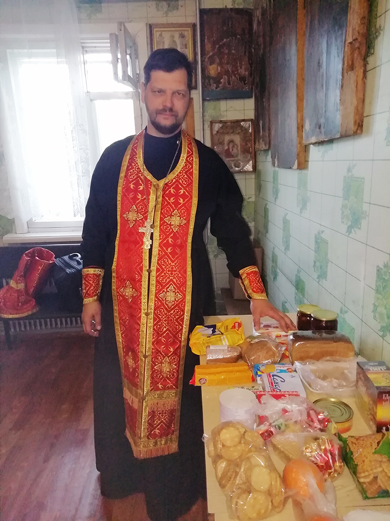 Иерей Сергий Беляков посетил Дом ночного пребывания