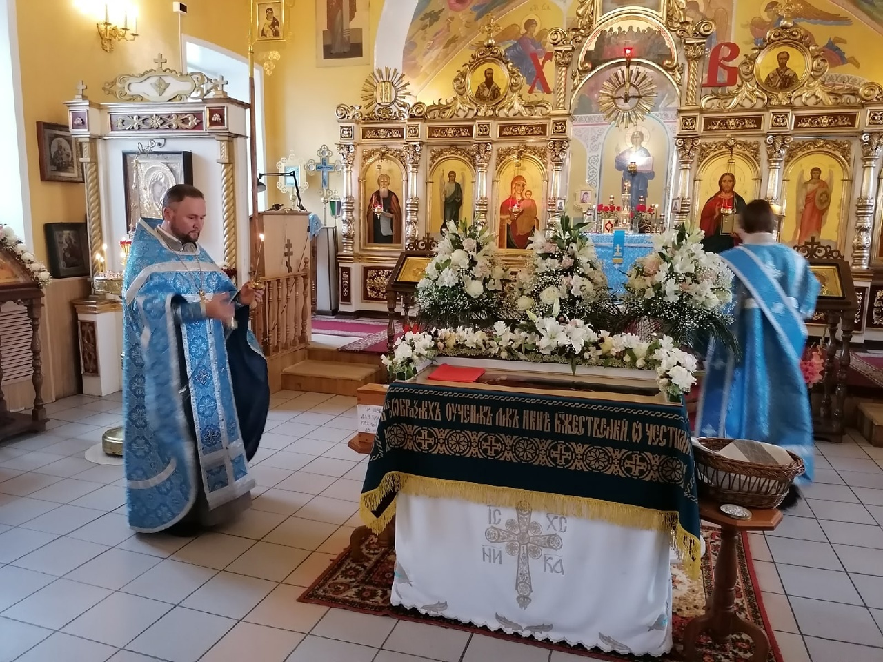 Всенощное бдение с чином Погребения Плащаницы Пресвятой Богородицы