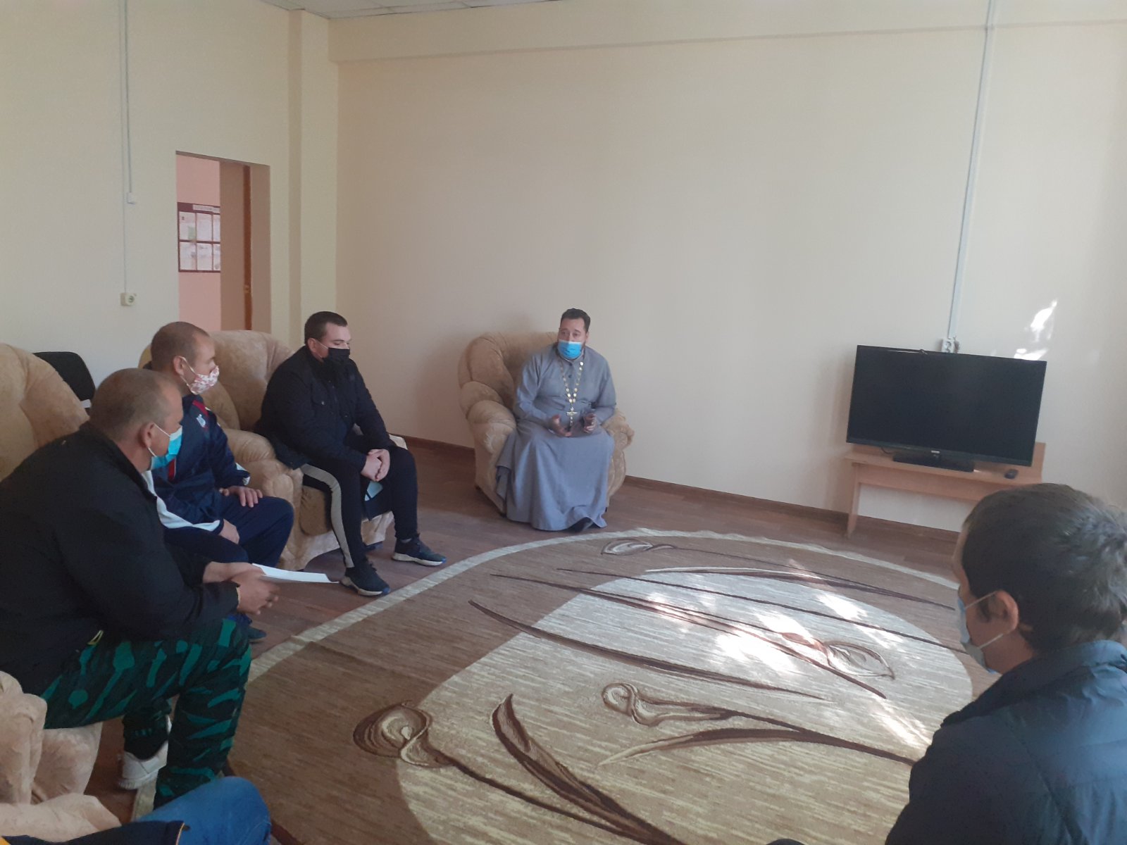 Протоиерей Антоний Шварёв встретился с  сотрудниками Уголовно-исполнительной инспекции и  осужденными без изоляции от общества 