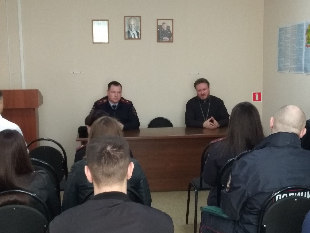 Священник Сергий Карасев провел беседу с личным составом 5-го отдела полиции