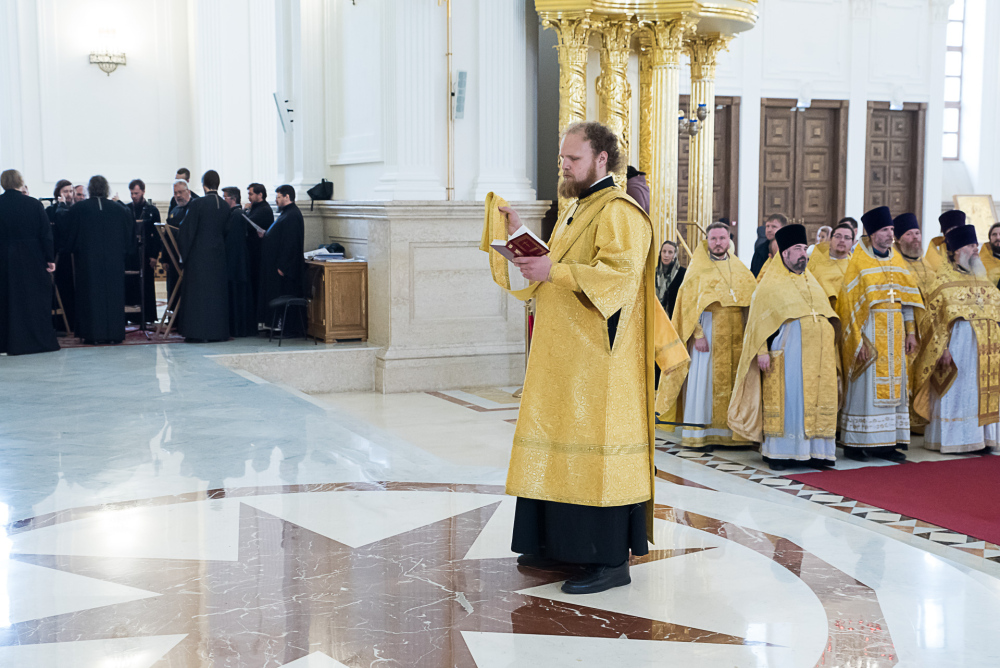 Протоиерей Александр Филиппов сослужил митрополиту Серафиму в день празднования Собора Пензенских святых  за литургией в Спасском кафедральном соборе 