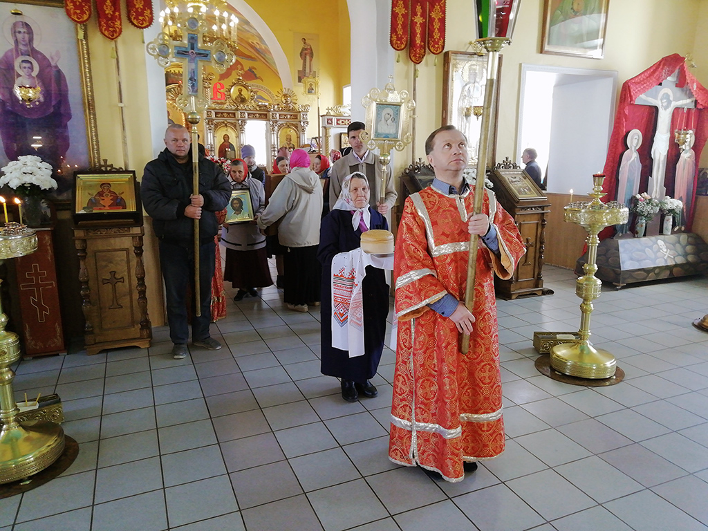 В понедельник Светлой седмицы протоиерей Александр Филиппов совершил Божественную литургию