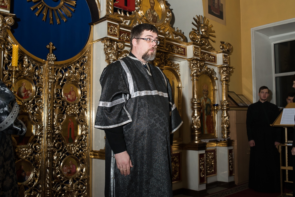 В среду первой седмицы Великого поста митрополит Серафим совершил повечерие с чтением Великого канона прп. Андрея Критского в Никольском храме в Терновке