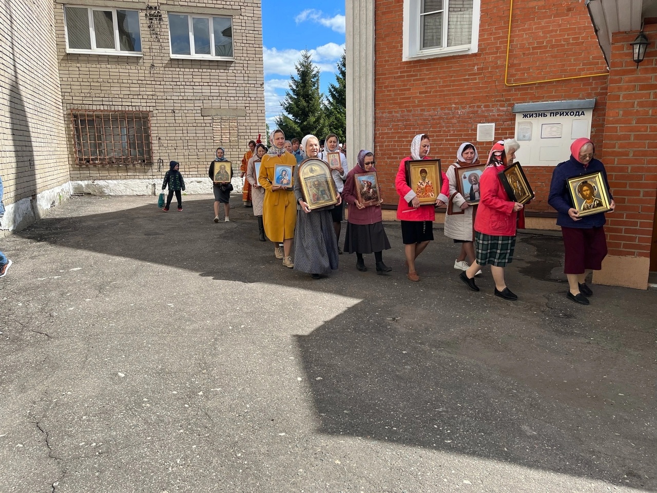 Богослужения в Неделю о расслабленном