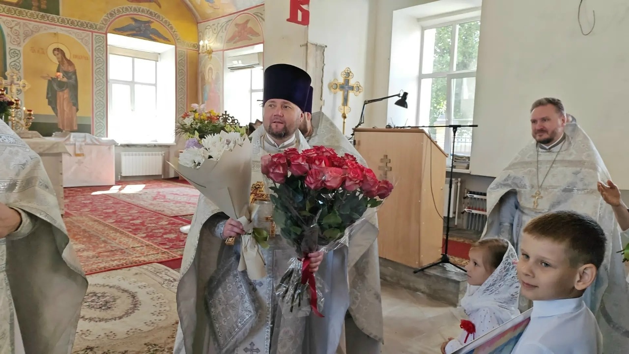 Поздравление с Днём рождения настоятеля протоиерея Александра Филиппова