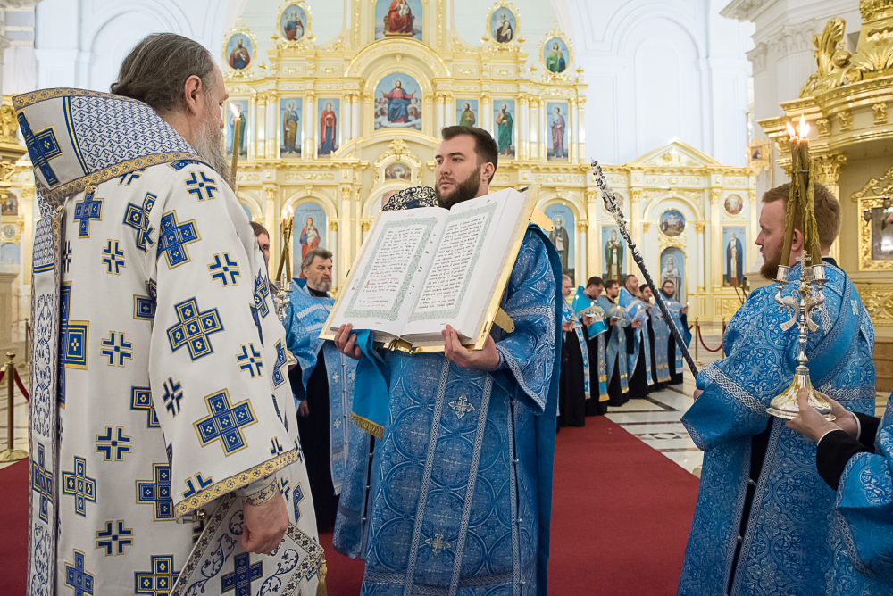Протоиерей Александр Филиппов, протоиерей Антоний Шварёв и иерей Владимир Журавлев сослужили митрополиту Серафиму за вечерним богослужением в Спасском кафедральном соборе