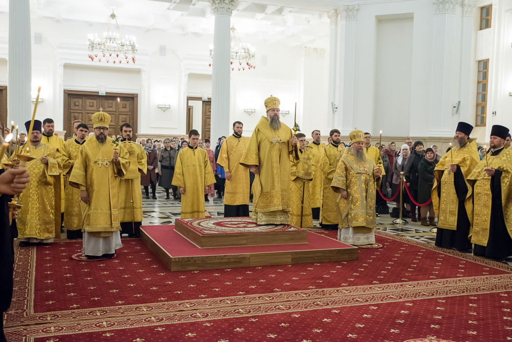 В канун дня памяти святителя Иннокентия Пензенского протоиерей Александр Филиппов сослужил митрополиту Серафиму и архипастырям из соседних регионов за всенощным бдением в Спасском соборе