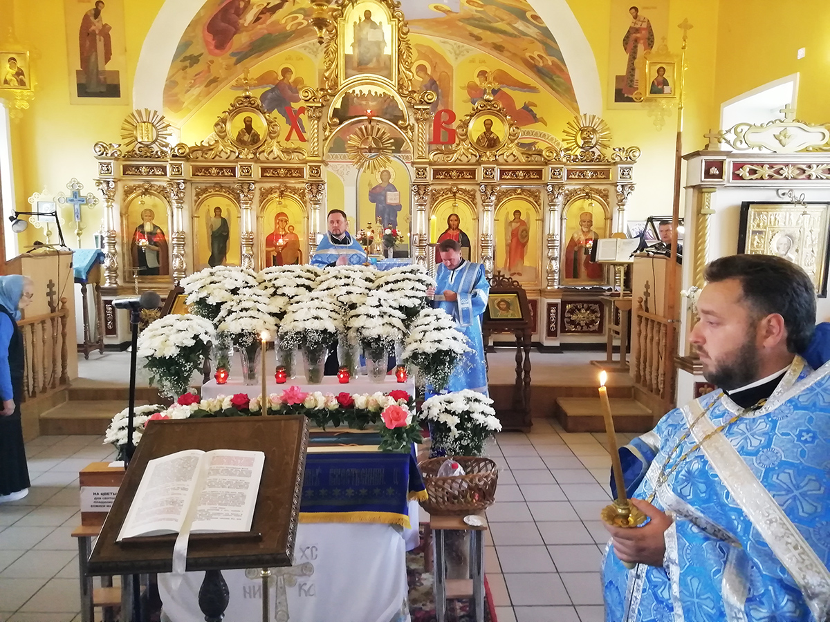 Всенощное бдение с чином Погребения Плащаницы Богородицы