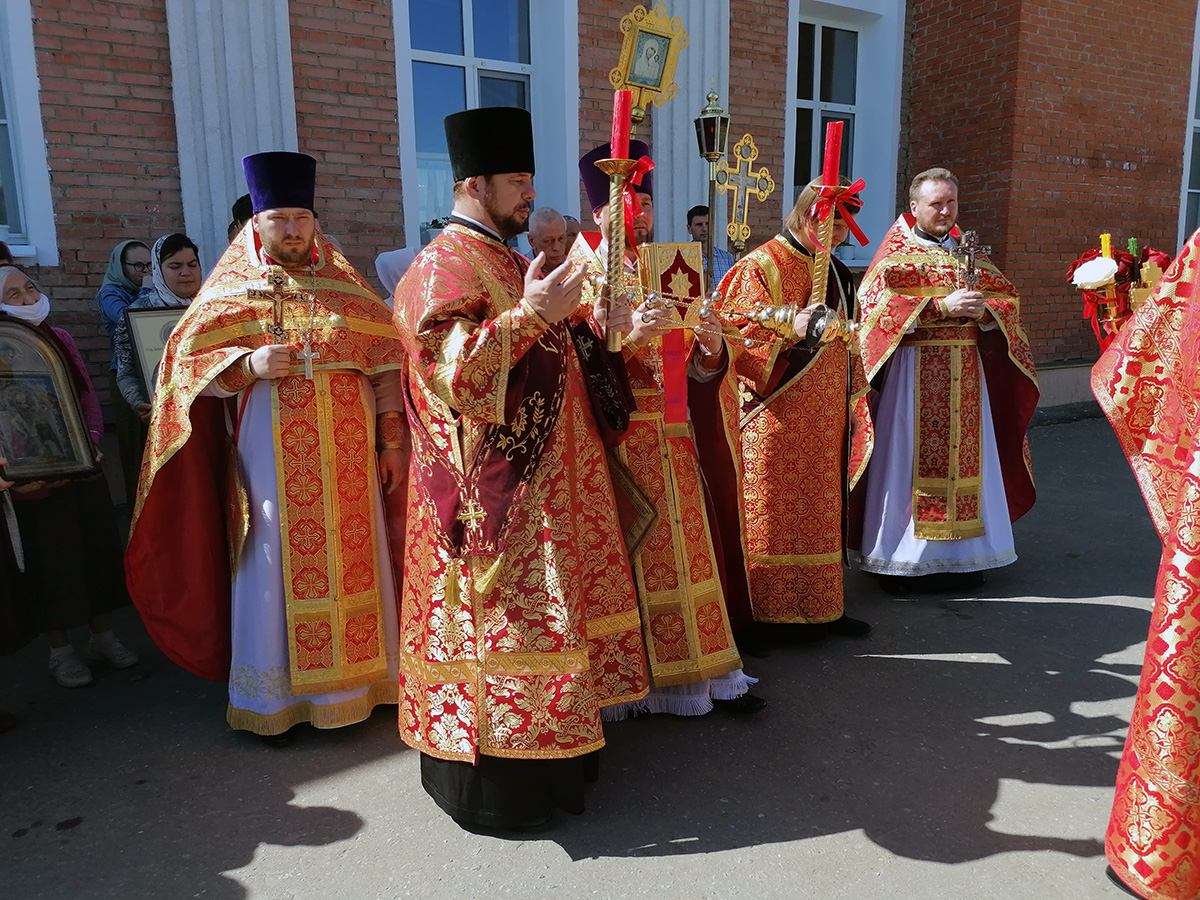 Поздравление с Днём рождения настоятеля нашего храма