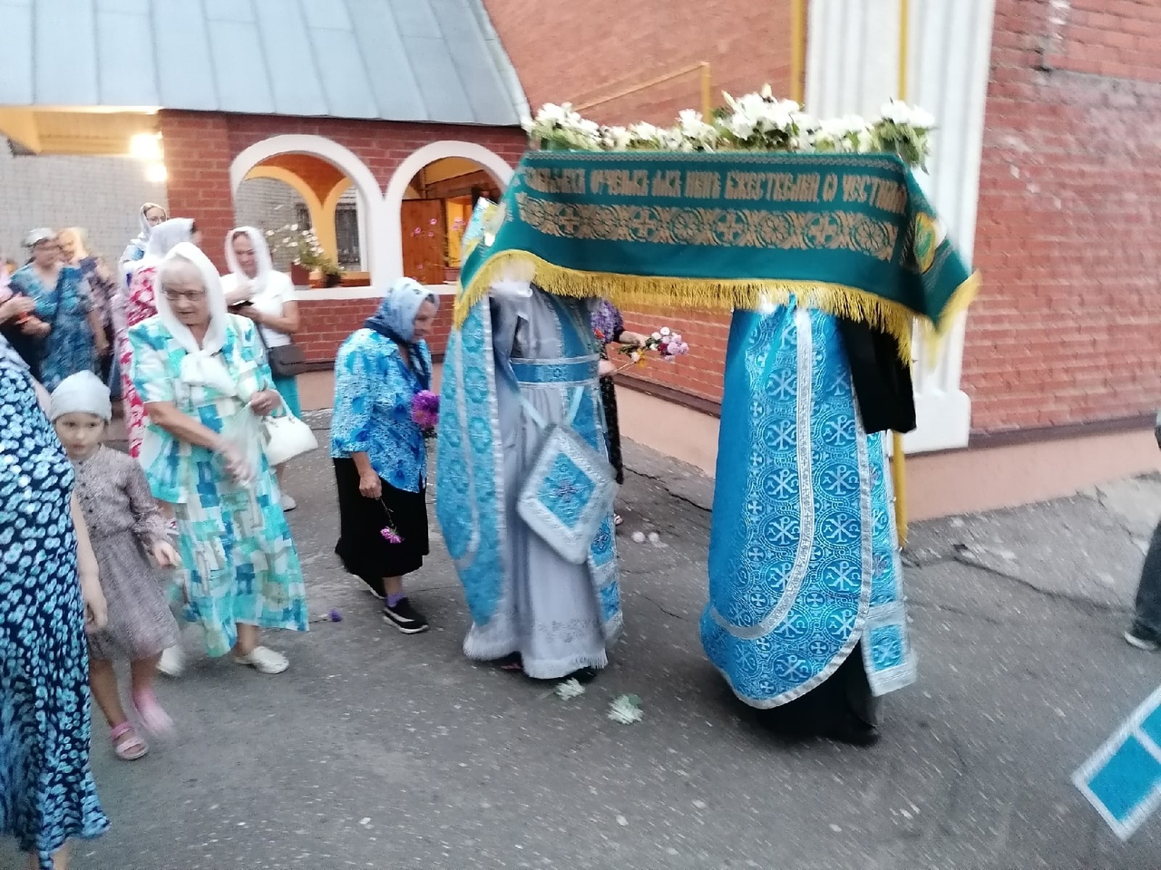 Всенощное бдение с чином Погребения Плащаницы Пресвятой Богородицы