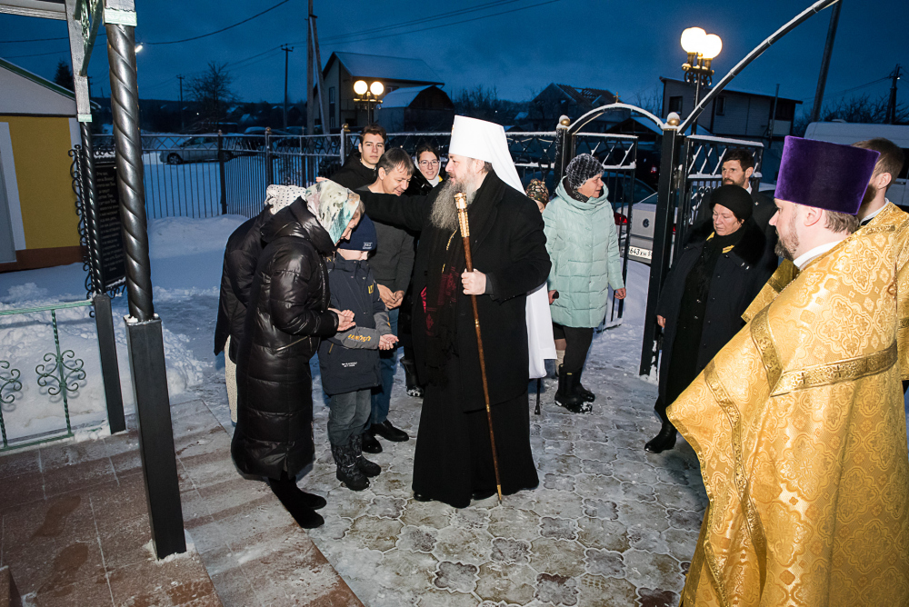 Протоиереи Александр Филиппов и Антоний Шварёв сослужили митрополиту Серафиму за литургией в Троицком храме в деревне Камайка