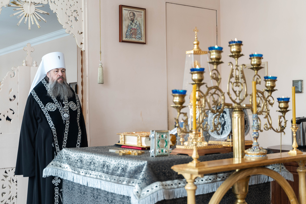  Протоиерей Александр Филиппов сослужил Митрополиту Серафиму за великопостным богослужением в храме во имя святителя Иннокентия Иркутского при духовной семинарии