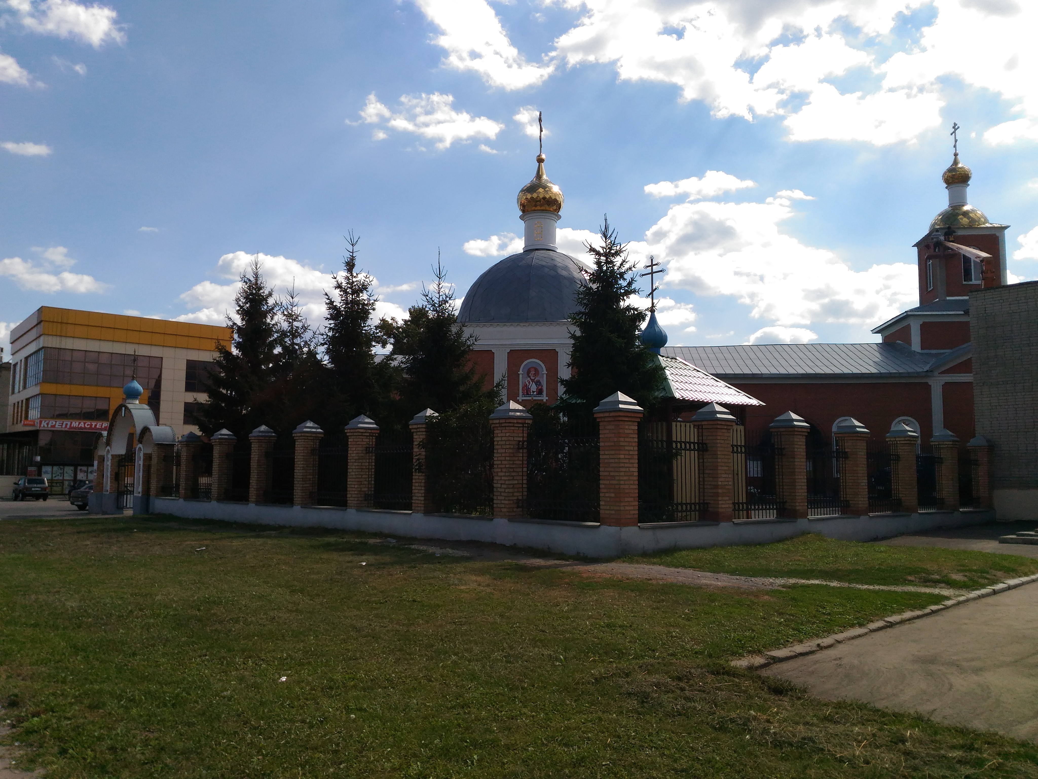 Установка иконы святителя Николая Чудотворца на фасад церкви