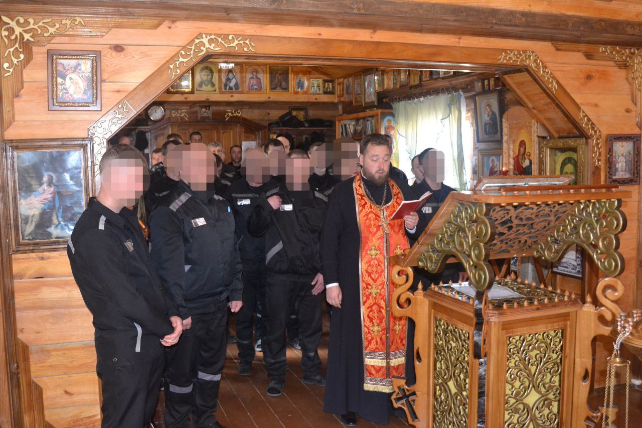 Протоиерей Антоний Шварёв поздравил с праздником Пасхи осужденных в исправительной колонии №7