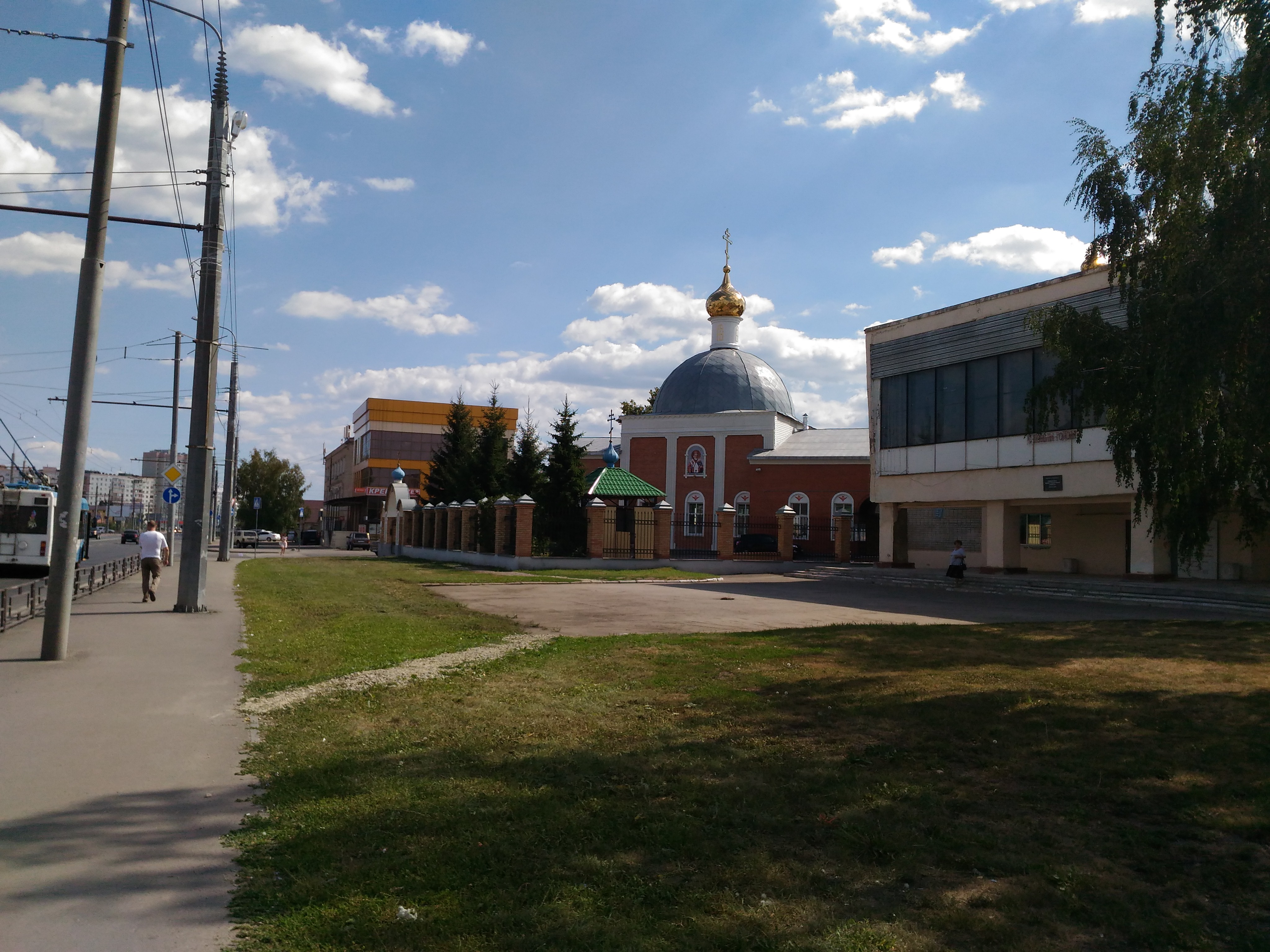 Установка иконы святителя Николая Чудотворца на фасад церкви