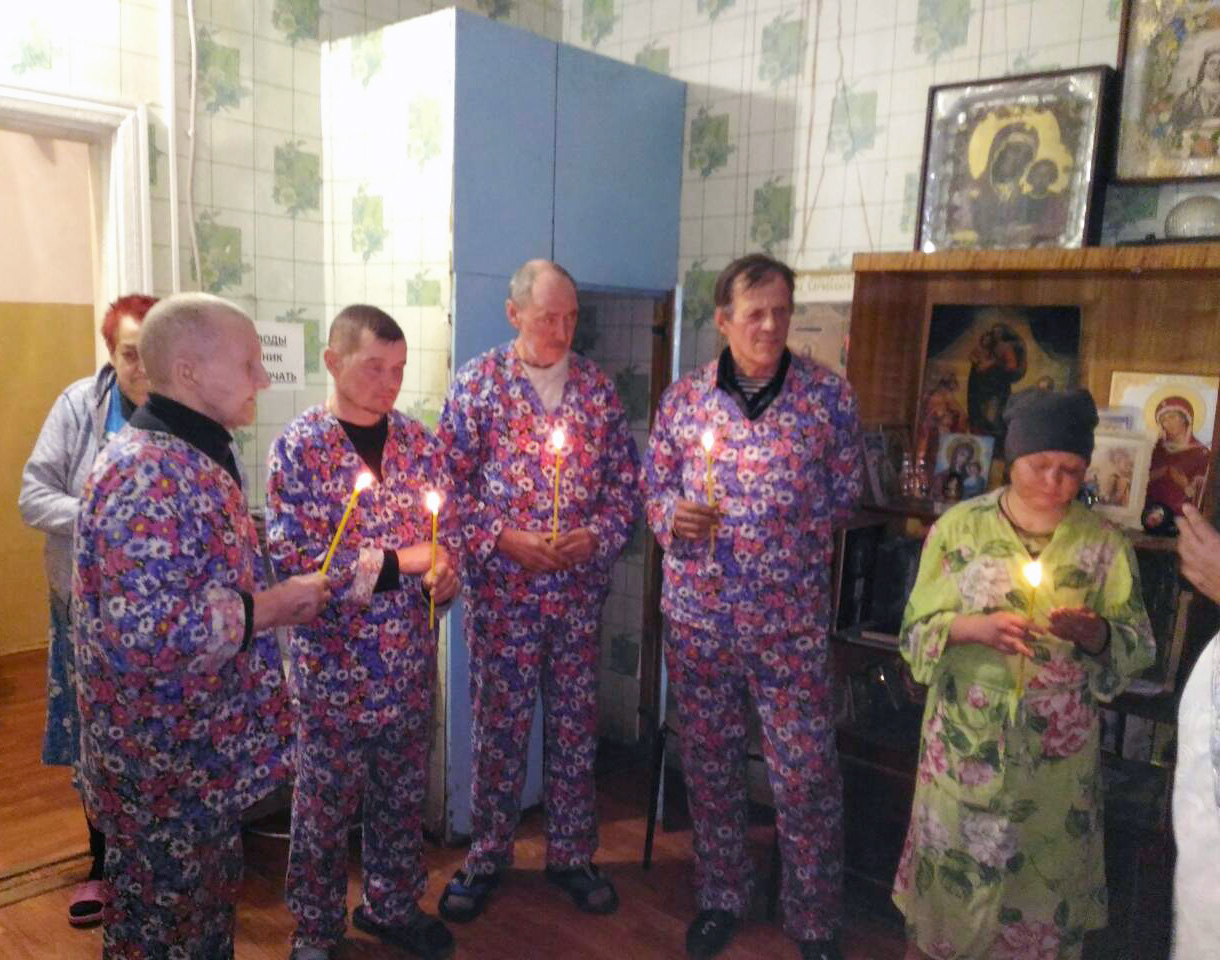 Иерей Сергий Беляков посетил Дом ночного пребывания