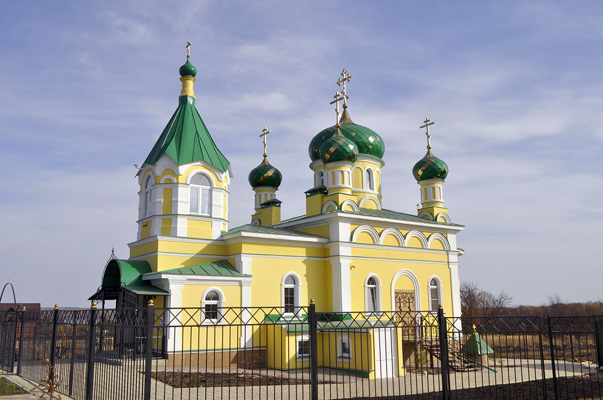В строящемся храме в честь Святой Живоначальной Троицы в деревне Камайка был совершен водосвятный молебен