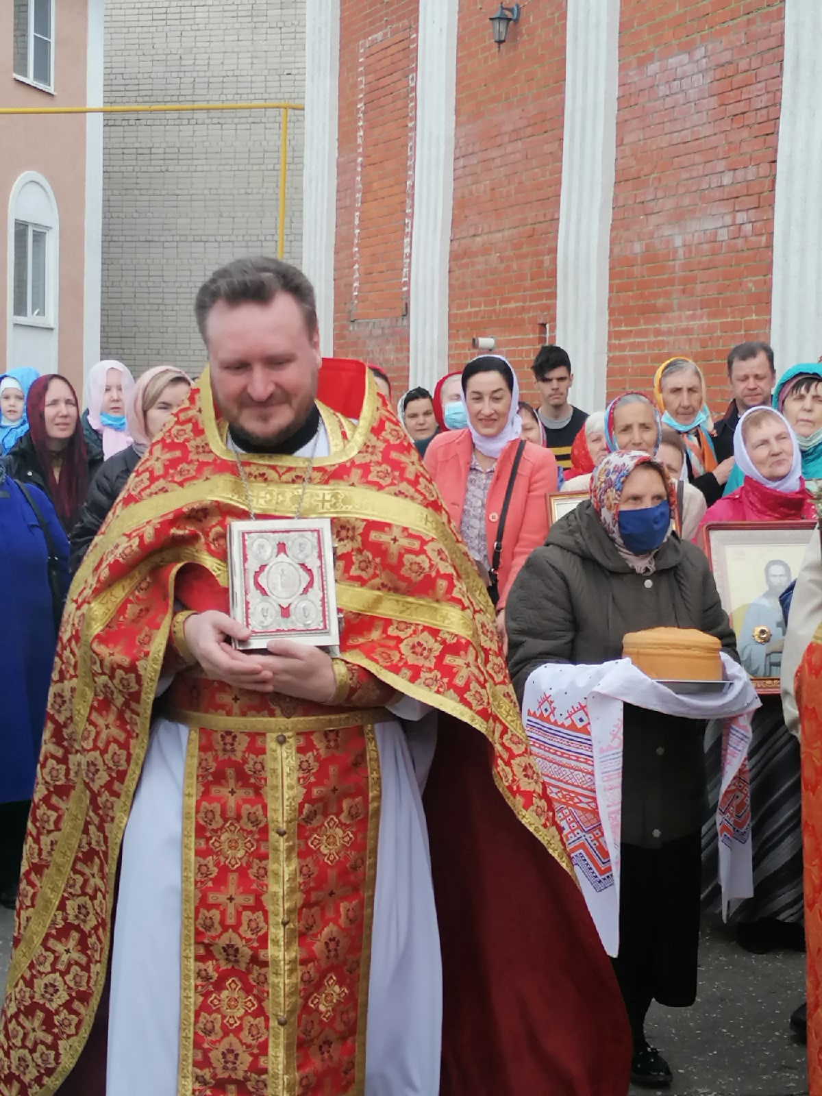  В четверг  Светлой седмицы протоиерей Александр Филиппов совершил Божественную литургию
