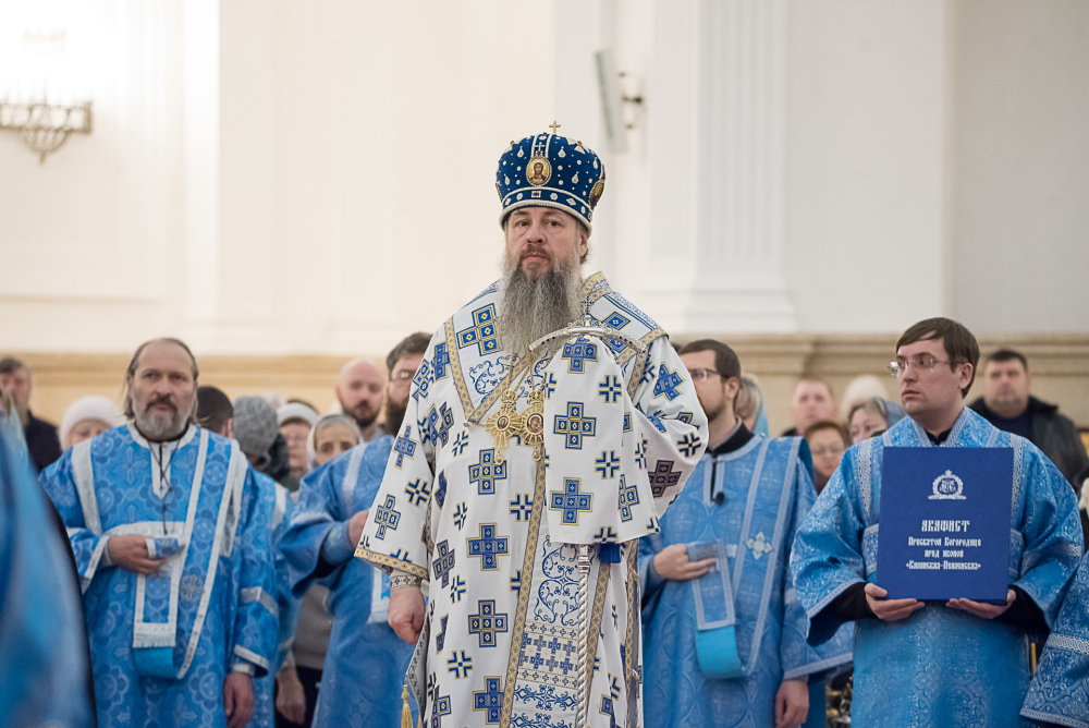 Протоиерей Александр Филиппов, протоиерей Антоний Шварёв и иерей Владимир Журавлев сослужили митрополиту Серафиму за вечерним богослужением в Спасском кафедральном соборе