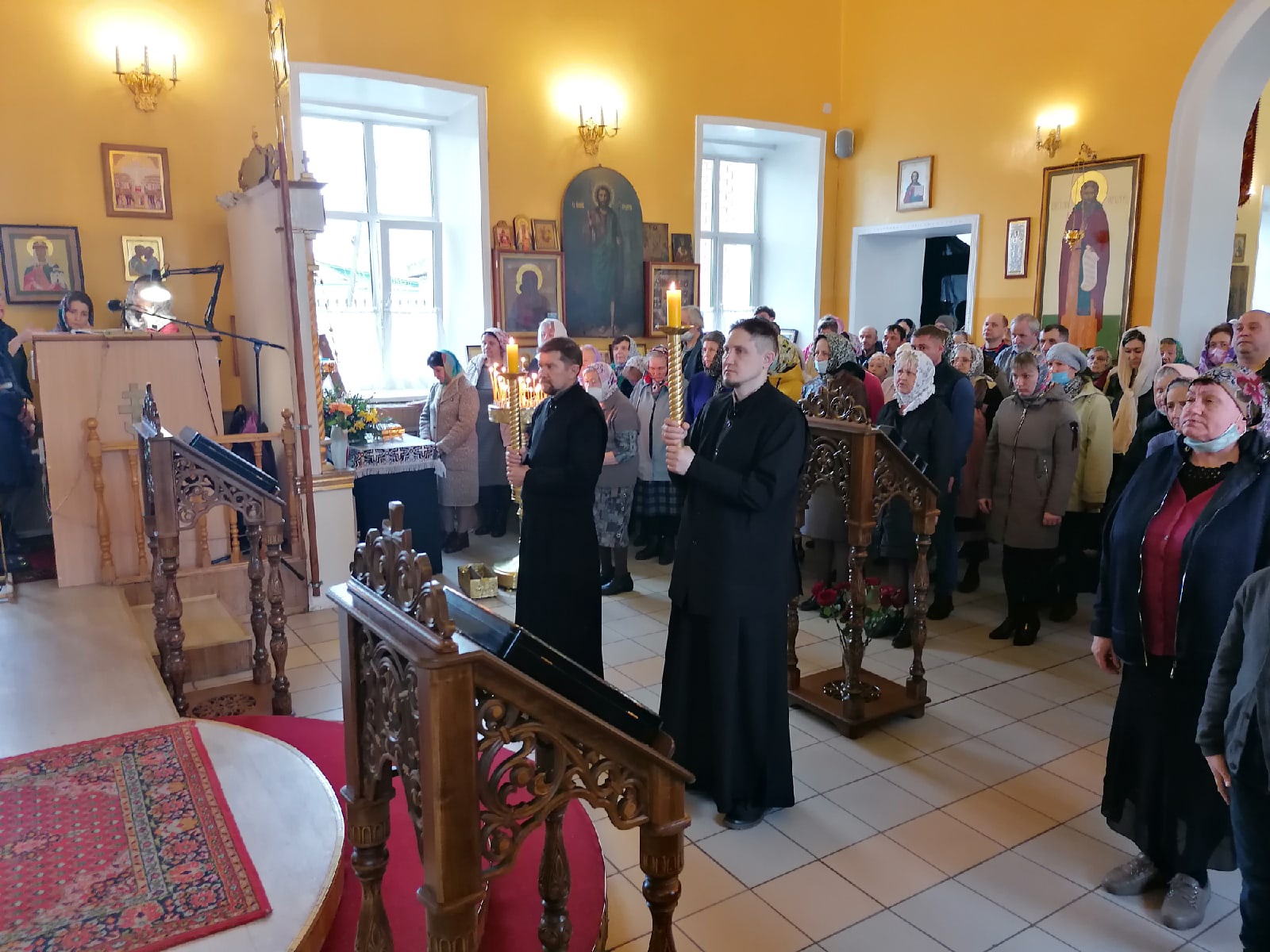 В Великий Четверг протоиерей Александр Филиппов совершил вечерню и Божественную литургию
