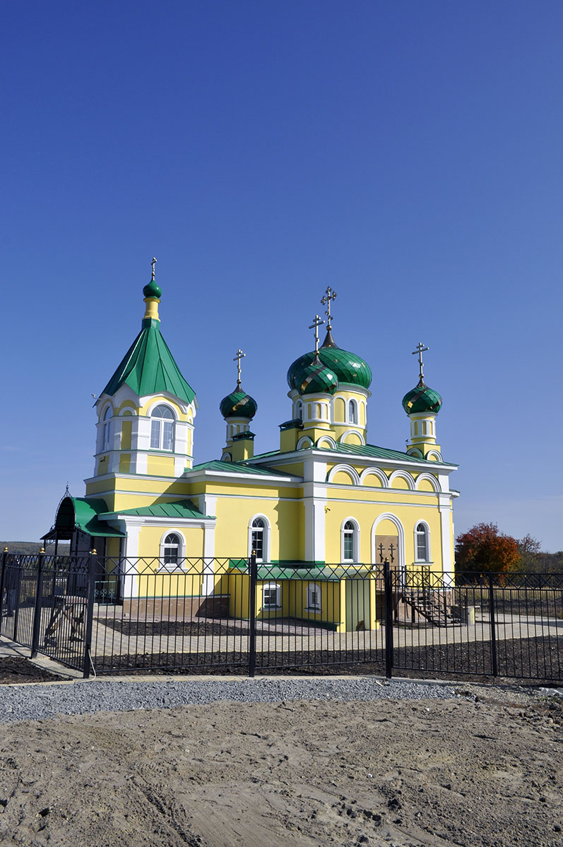В строящемся храме в честь Святой Живоначальной Троицы в деревне Камайка был совершен водосвятный молебен