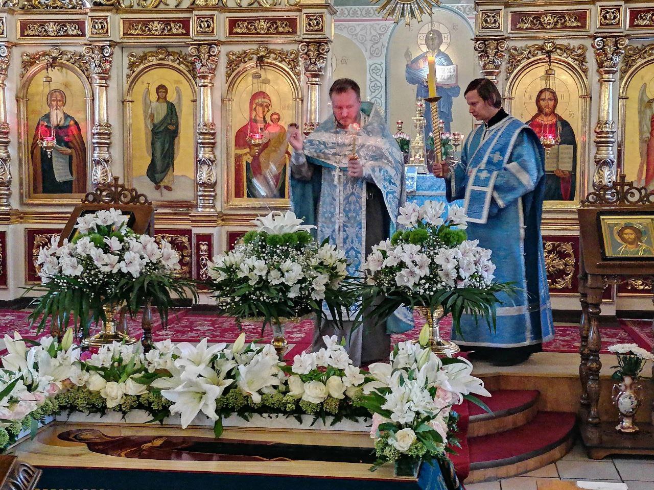 Всенощное бдение с чином Погребения Плащаницы Пресвятой Богородицы