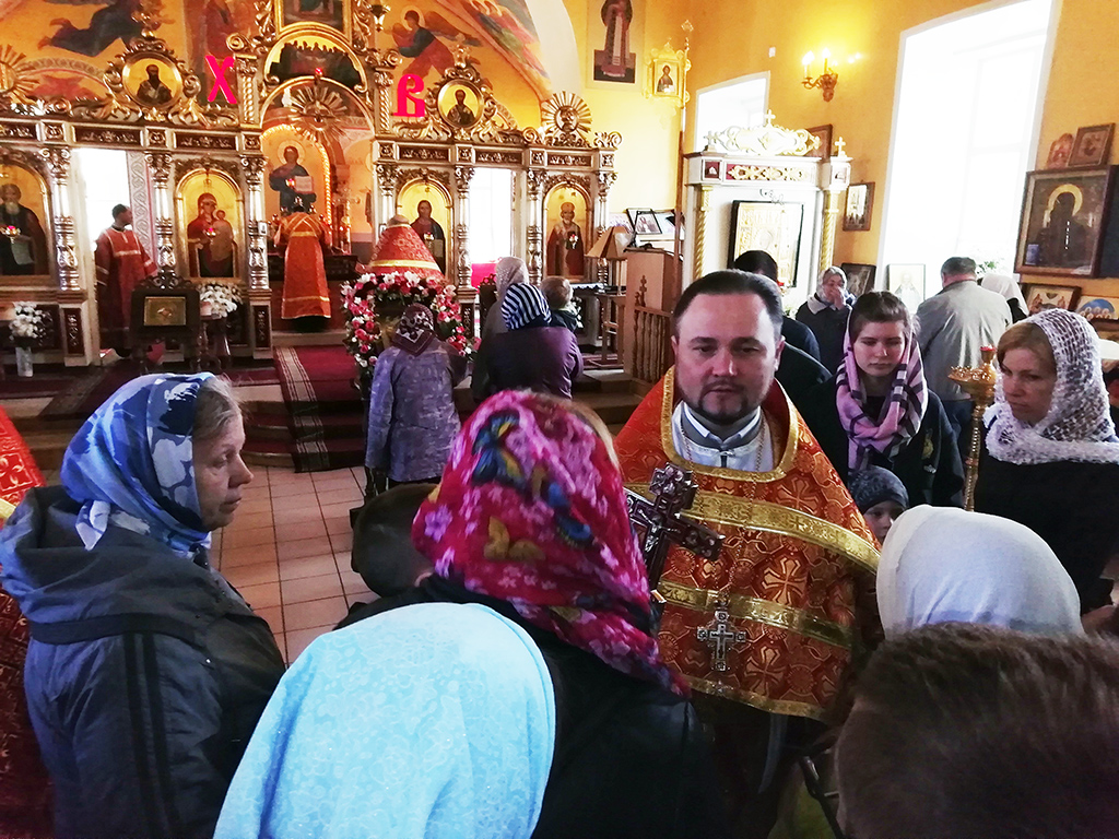 В среду Светлой седмицы протоиерей Александр Филиппов совершил Божественную литургию