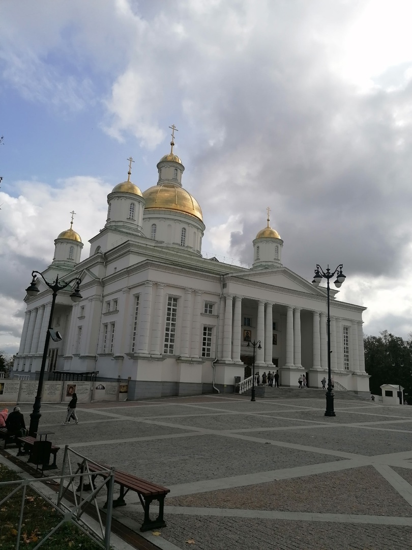 Иерей Владимир Журавлев совершил акафист великомученику Георгию Победоносцу в Кафедральном соборе