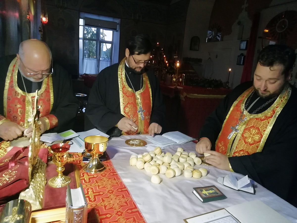 Всенощное бдение в канун празднования Воздвижения Животворящего Креста Господня