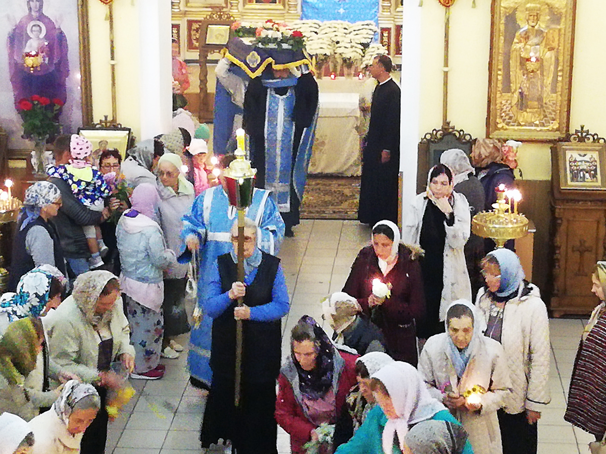 Всенощное бдение с чином Погребения Плащаницы Богородицы