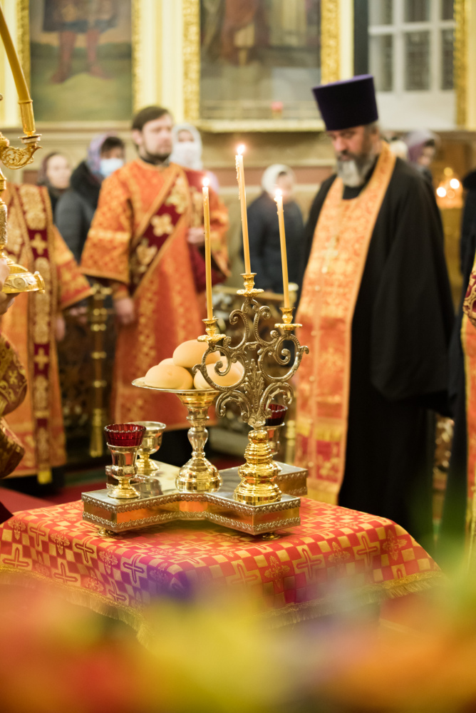 Митрополит Серафим и епископ Митрофан совершили всенощное бдение в Успенском соборе Пензы